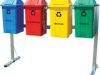 Conjunto de coleta seletiva com Quatro Lixeiras tampa Vai e vem com suporte 25 litros cada